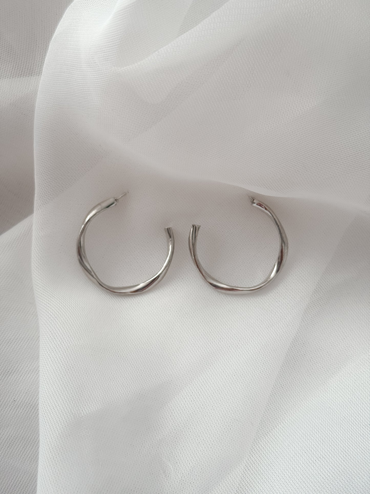 Argollas Cruzadas Plateadas