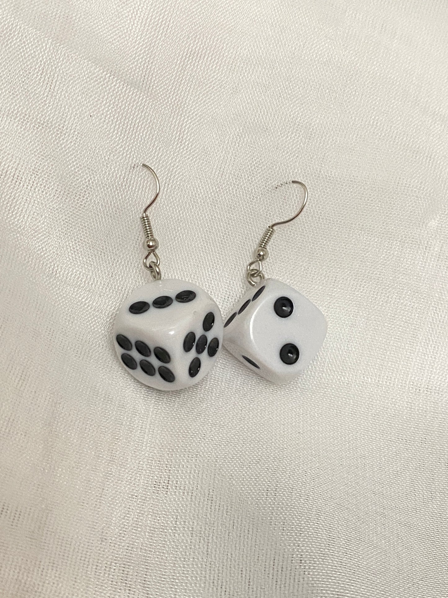 Aretes Dado