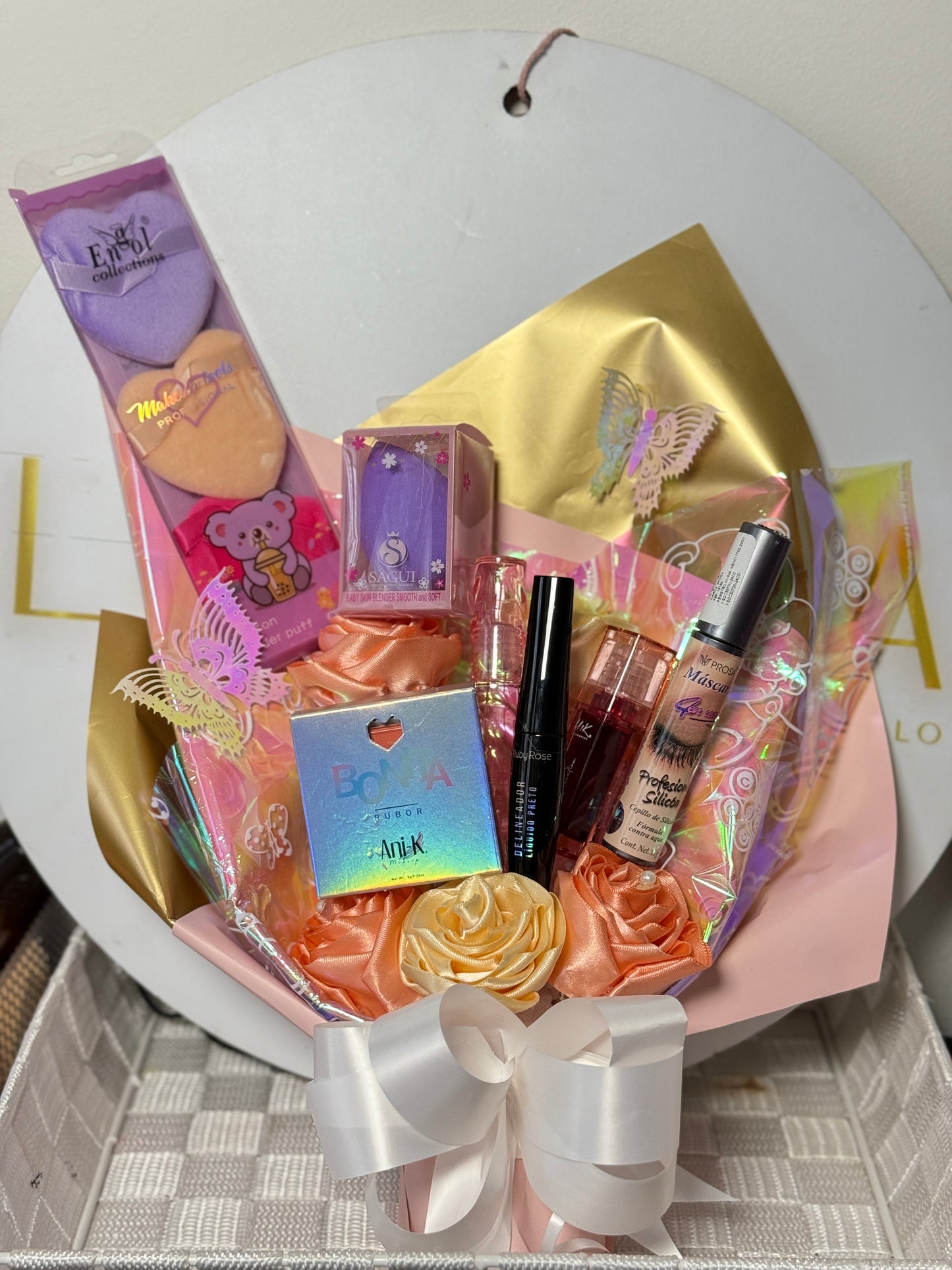 Ramo de maquillaje Rosas Eternas | MEDIANO
