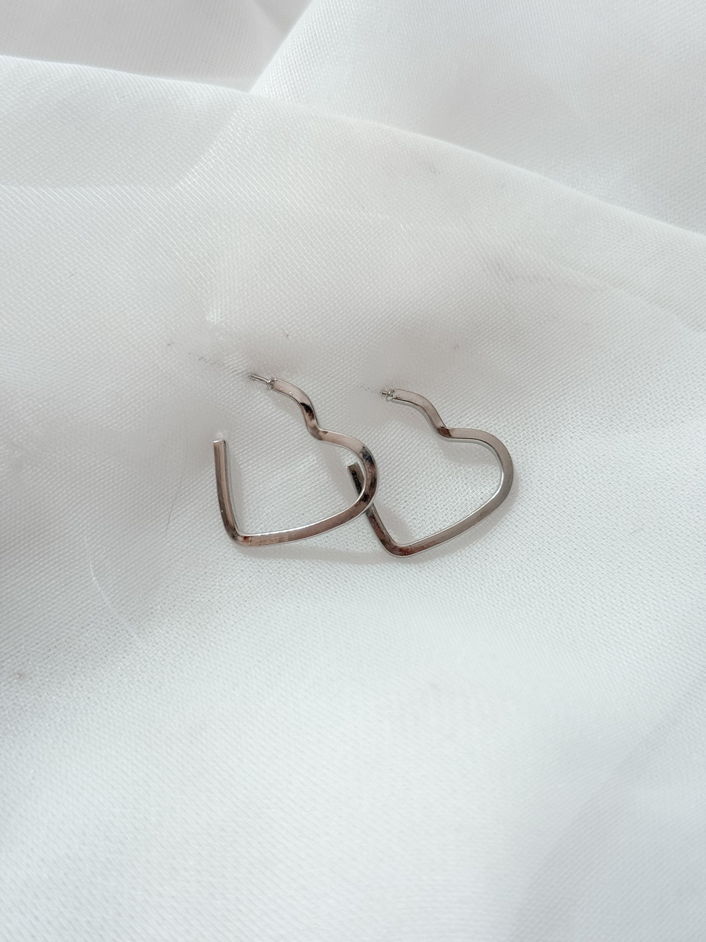 Aretes Corazón Plateados