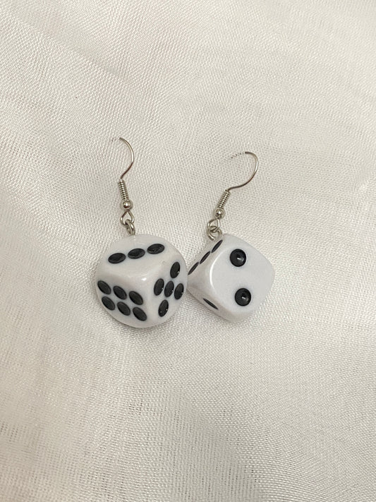Aretes Dado